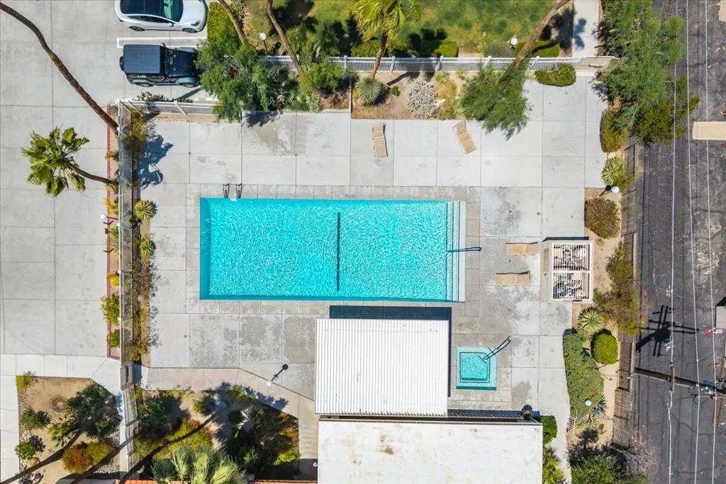 1870 N Mira Loma Way, Palm Springs, California 92262 home-pic-36